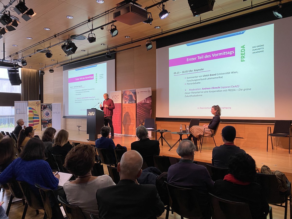 Den zweiten Teil des Samstagvormittags fand die Keynote von @vicscheyer mit Kommentar von Ulrich Brand statt. Wir müssen dem Zuhören eine größere Gewichtung geben und #Frauen in alle Entscheidungsprozesse von #Friedensverhandlungen mit einbeziehen. #FeministischeAußenpolitik