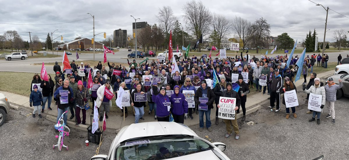 At @BobBaileyPC office to remind him, @fordnation, and @Sflecce that @osbcucscso needs a good, fair deal now and because we all know #39kIsNotEnough. #onted #onlab #IStandWithCupe