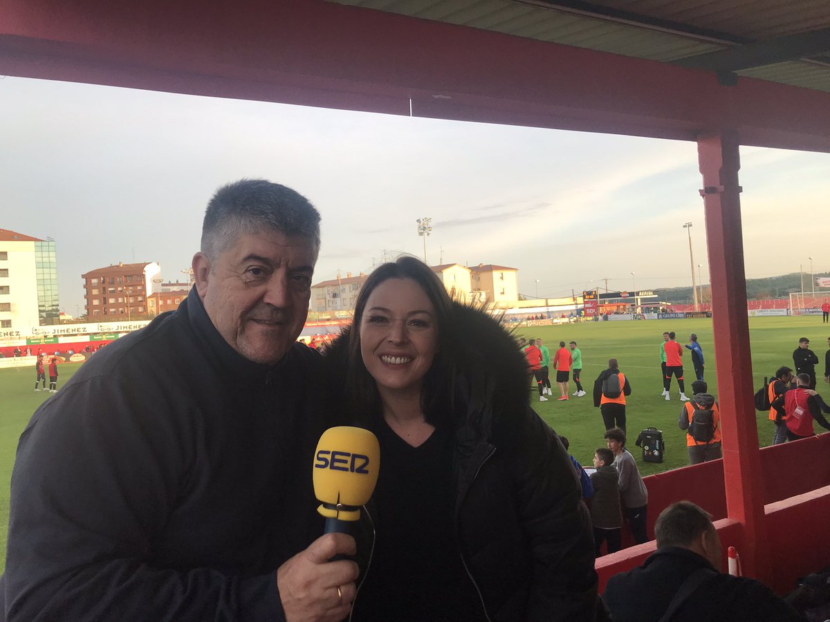 Aquí con <a href="/Esti_Puy/">Esti Puy</a> , la compañera de <a href="/RadioRioja/">Radio Rioja</a> Calahorra <a href="/carrusel/">Carrusel Deportivo</a>