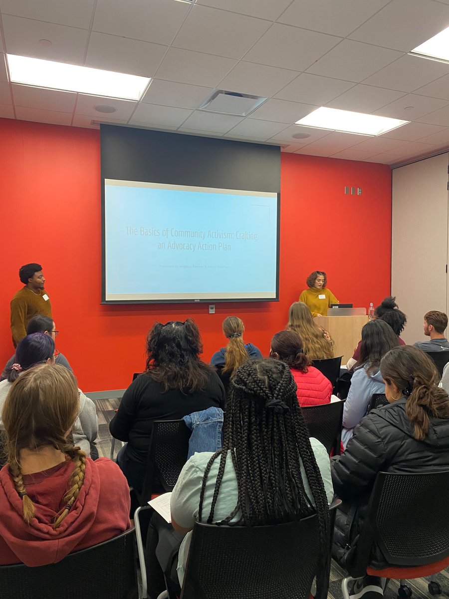 A full house!

Harold Walehwa and Angelina Ramirez discuss the Basics of Community Activism! We are learning the tools to create change on issues that matter to us! 

#civicactionacademy