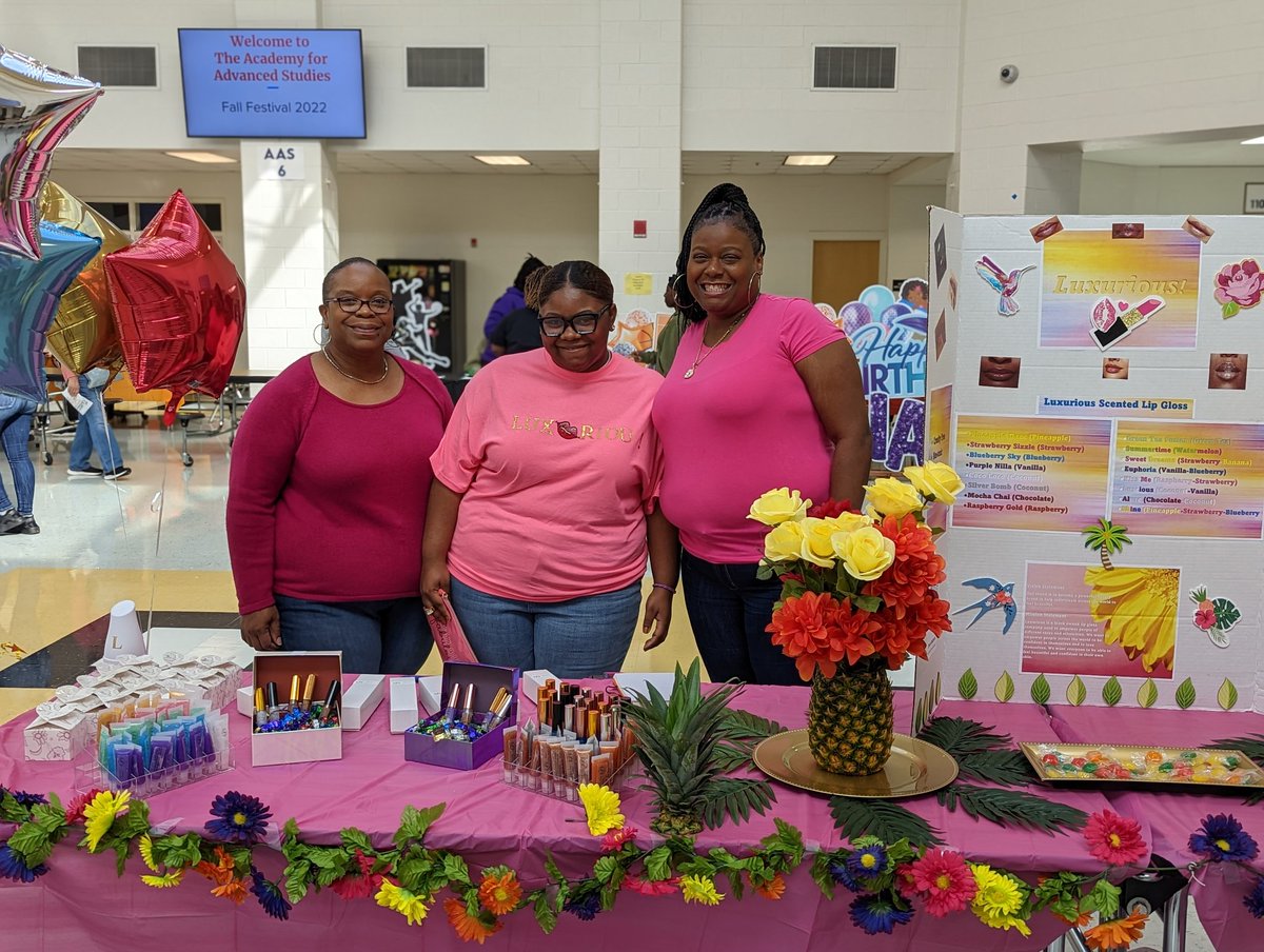 First Annual <a href="/AAS_HCS/">Academy for Advanced Studies</a> Fall Festival off to a great start! #EmpowerTomorrow <a href="/DLinnBwell/">うにゃ</a> <a href="/Toni_Collie/">Toni Collie</a> @shaykele78 <a href="/ctae_hcs/">CTAE_HCS</a> <a href="/Carrie_marie3/">Carrie Edwards</a>