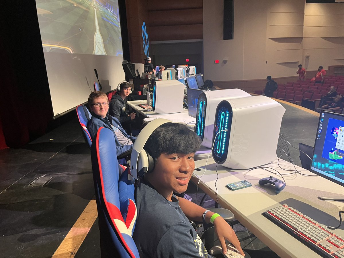 MsMorrisKHS's tweet image. And it’s a win for KHS Dark Phoenix! 🎮 #GCISDRocketLeague22 @KHSIndianNation