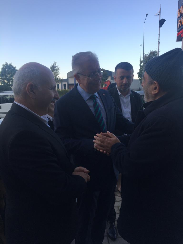 akpartiderepaza's tweet photo. Türkiye yüzyılı şehir Buluşmaları kapsamında  Derepazarı ilçemizde Ak Parti MKYK üyemiz Ahmet Bilal kıymaz’ın katılımıyla ilçemizde esnaf ziyaret Edip has bir hal ettik.
#akparti #derepazarı #rize https://t.co/nDEncl8Jai