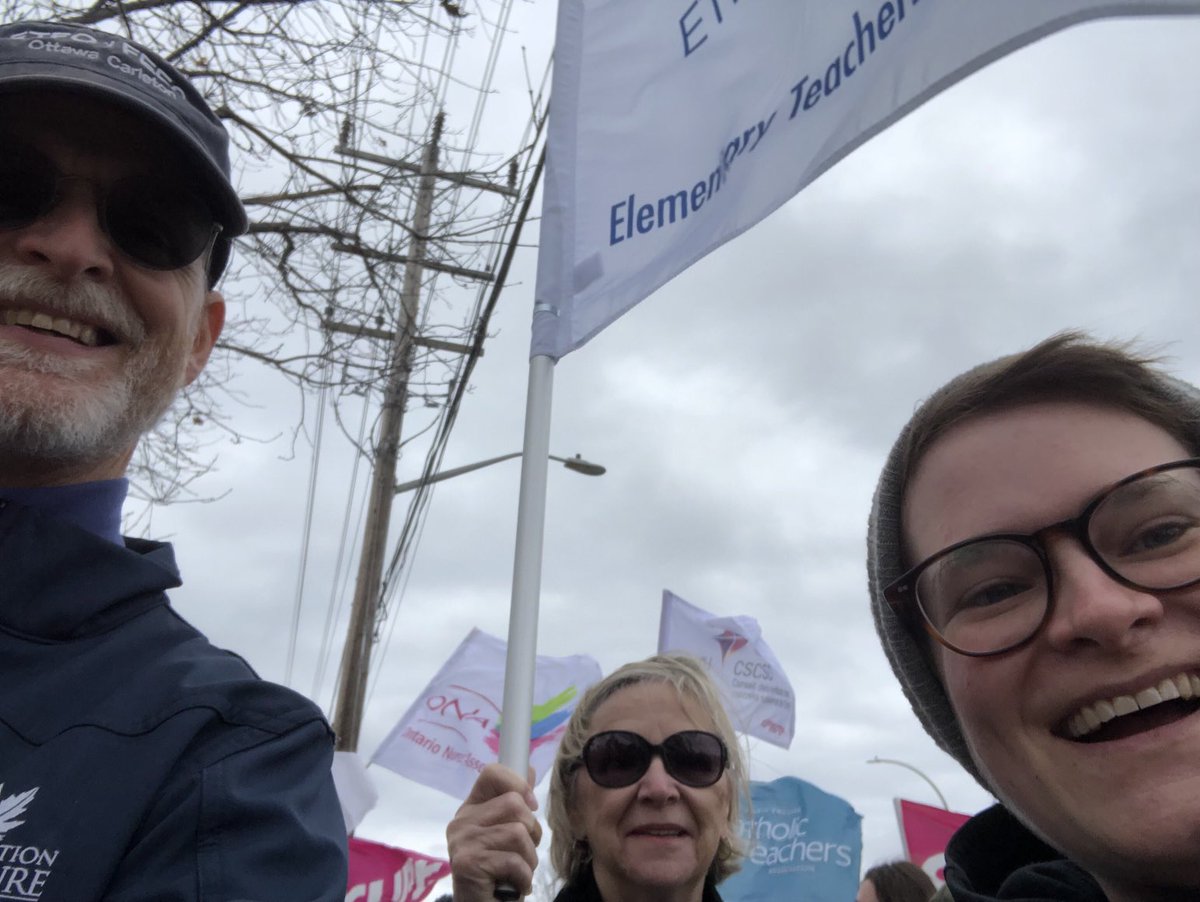 ⁦@OCETFO⁩ & ⁦@ETFO_OCEOTA⁩ marched today in solidarity with ⁦@CUPEOntario⁩ education workers. We are standing by, not standing down. #repealbill28 #39Kisnotenough