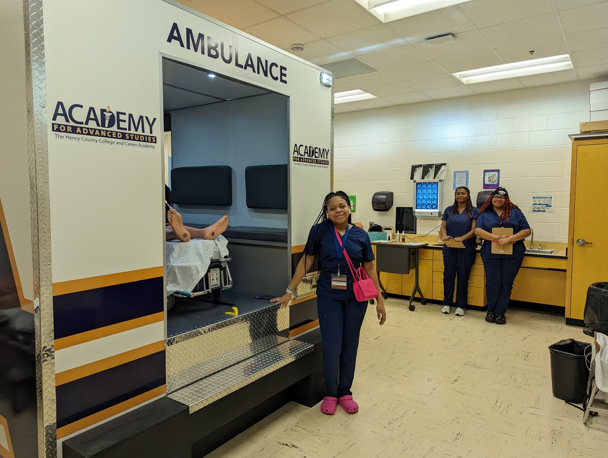 First Annual <a href="/AAS_HCS/">Academy for Advanced Studies</a> Fall Festival off to a great start! #EmpowerTomorrow <a href="/DLinnBwell/">うにゃ</a> <a href="/Toni_Collie/">Toni Collie</a> @shaykele78 @ctae_hcs <a href="/Carrie_marie3/">Carrie Edwards</a>