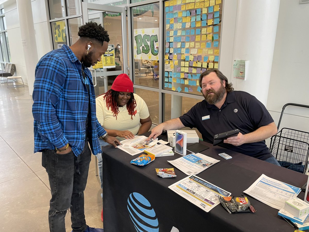 KAMO_Jax_Ark's tweet photo. Teachers and Students Appreciation at Philander Smith College!!! Thanks to @VeronaDykes for helping us make it happen. 

@NA_IceCold @Farzad_Farokhi @p_coleman24 @_AlexisHi @RodMccollum 
@KAMO_A_Train https://t.co/ohYOn503Lu