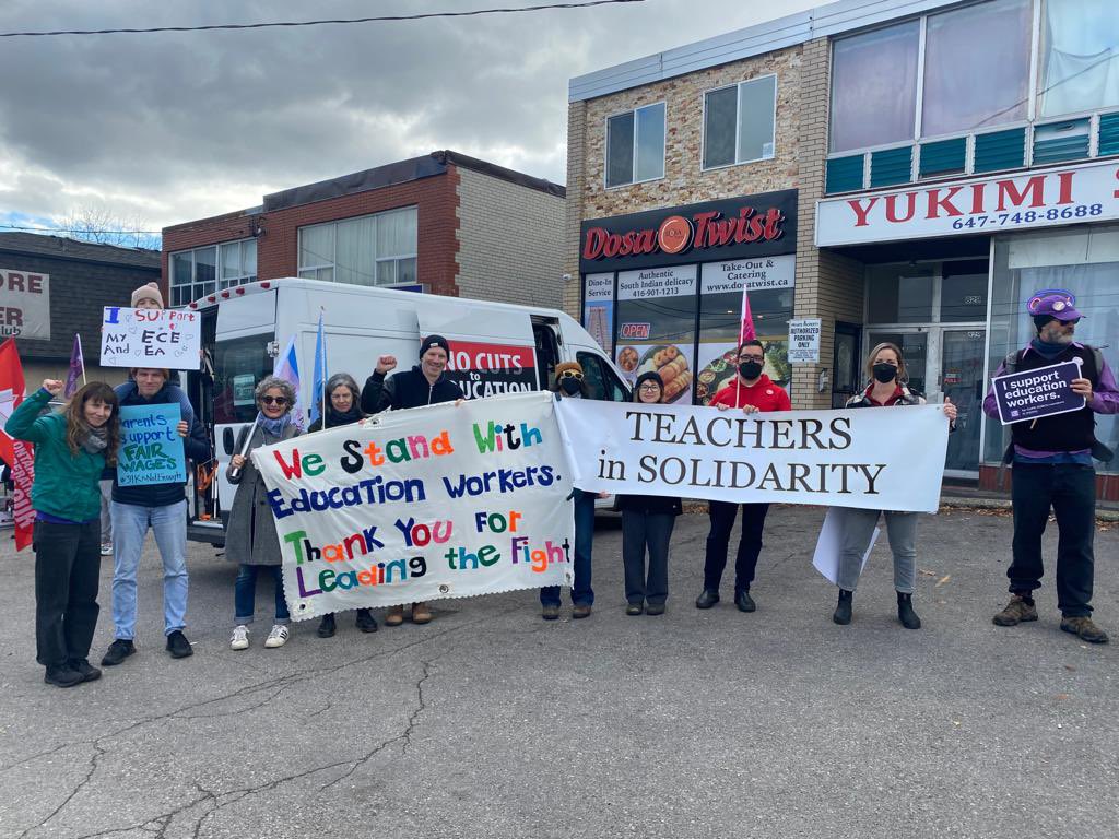 ETT members and commUnity continue to show support for the 55,000 Ontario #CUPE education workers fighting for a FAIR agreement. Let’s keep the momentum going! <a href="/osbcucscso/">OSBCU-CSCSO</a> #Justice4workers #39KIsNOTenough #onpoli #onted