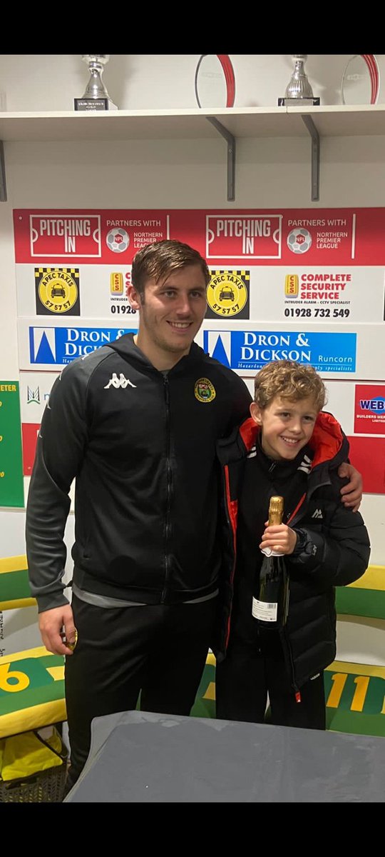 🟡🟢 | The 'Dron &amp; Dickson Runcorn' sponsored man of the match award was chosen by Jude Evans and presented to Lewis Doyle after today's home win against Kidsgrove Athletic.
