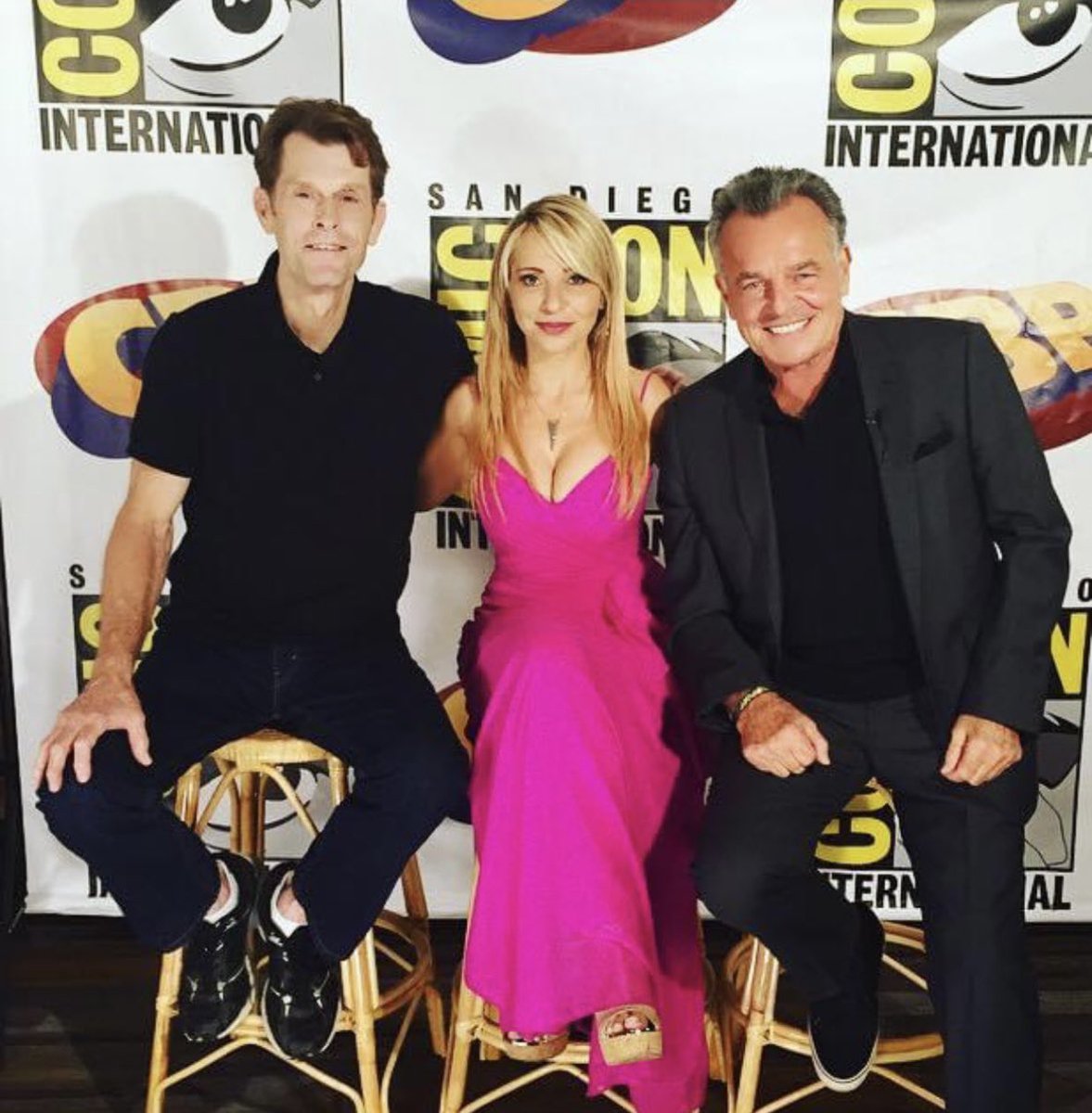 tarastrong's tweet image. . @NYCOMICCON. The world lost a legend last week. The world is different. There’s a big black hole in my heart. It makes me sick to think I’ll never hug him, feel his warm smile or hear his voice alive again, but thanks to his brilliance, his voice lives on forever. He IS #Batman