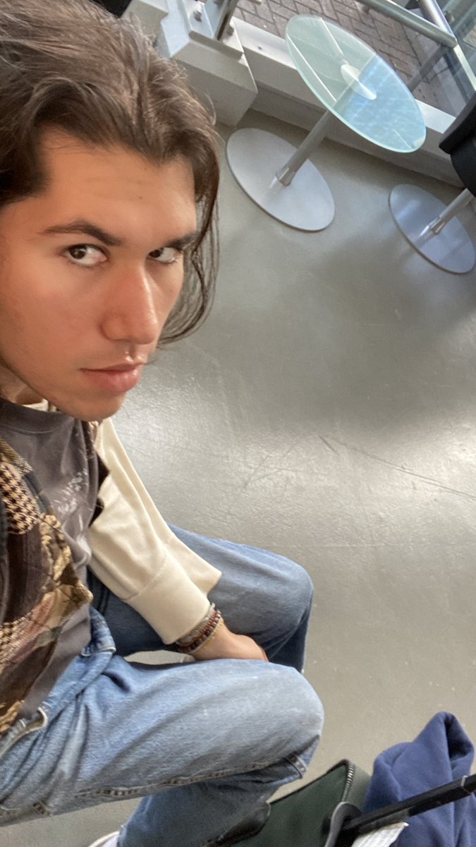 Fuzzboy_'s tweet image. London I am inside you