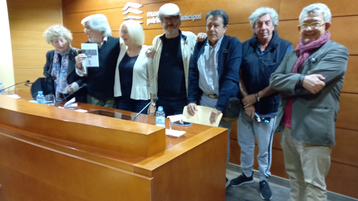 Estupendo el acto de presentación de ESPAÑOLA. MI FORMACIÓN DEL ESPÍRITU NACIONAL, de Octavio Colis, en el <a href="/MuseoPatrimonio/">MUPAM Málaga</a> el pasado jueves. Fue una gran satisfacción ver por allí a tantos amigos y amigas. Gracias a tod@s! #española #EDAlibros #octaviocolis #mupam