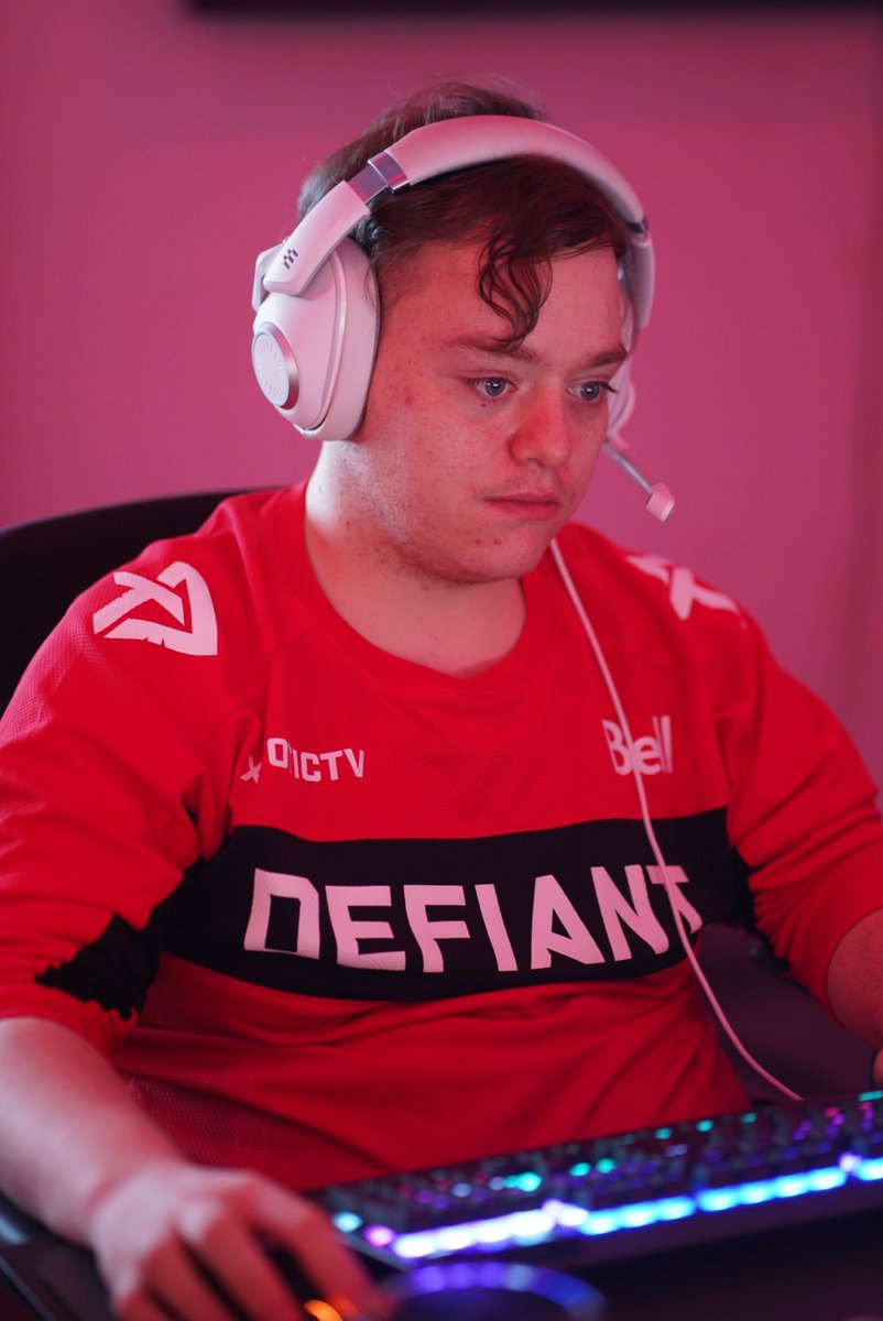 TorontoDefiant's tweet photo. Defiant for a Day Presented by @Bell is a straight vibe ๐ฅฐ
๐ Signed player contract DONE
๐ธ Headshots CAPTURED
๐ฅ Hype video SHOT
And now we waiting for lunch ๐ฅก๐
#RiseTogether | #DefiantForADay https://t.co/oL12goa3oO