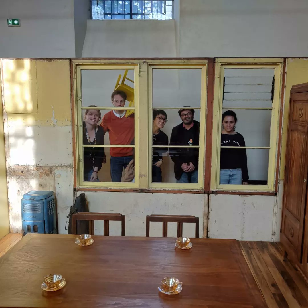 ☄ Après le chaos, l'équipe élabore son prototype autour des enjeux de la reconstruction de #Vire après les bombardements de 1944. Comment reconstruire une ville détruite à 85% ? Si on refaisait l'histoire avec une virée utopique au <a href="/MuseedeVire/">Musée de Vire</a> ?

#museomix #peoplemakemuseum