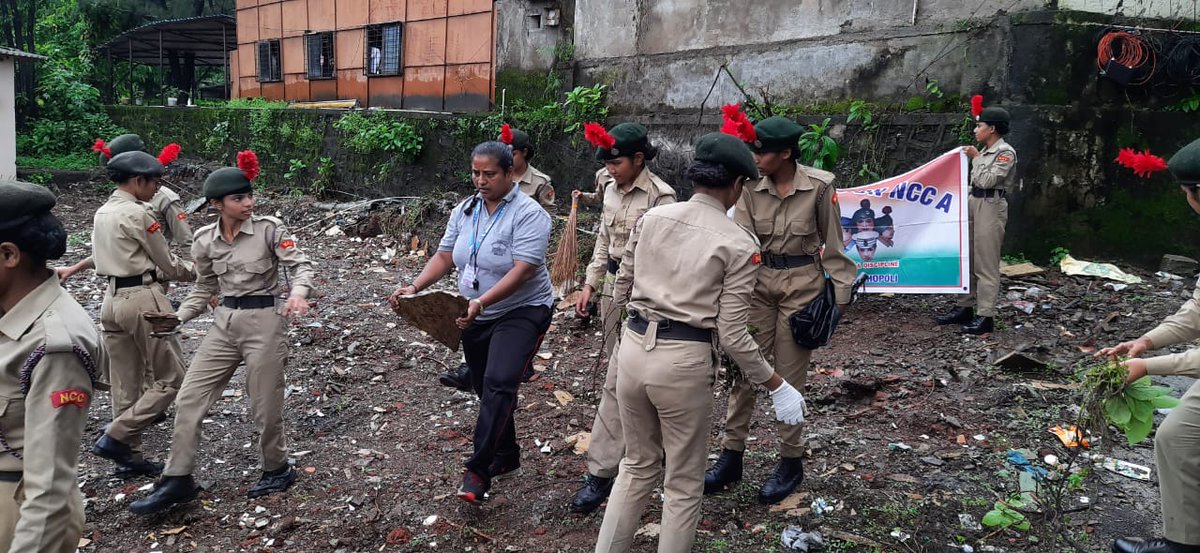 NccKmc's tweet photo. ANO mam Lt. Sheetal Krishna Gaikwad and NCC cadets of KMC College in Khopoli on 10th August conducted Swachhta Abhiyan.
#SwachhBharat2022 #ncccadets #CleanIndia https://t.co/v1f2NJqbF7
