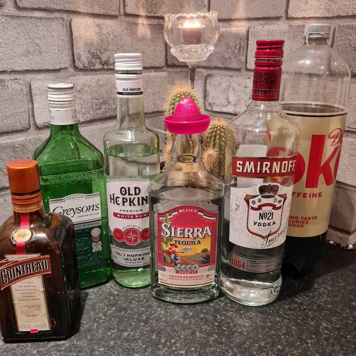 mrmikeparks's tweet photo. Long Island Ice Tea tonight....Recipe all ready 🫖 🗽
#cocktail #SaturdayNight #datenight https://t.co/lrSTFuiHoX