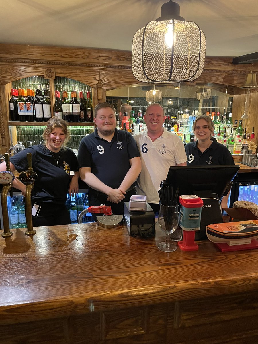 Your Saturday night starts right here! We’re serving food until 21:30 and open till 2300 so pop in and see the team. #teamwork #saturdaynight #saturdayvibes #dreamteam #dreamteam❤️