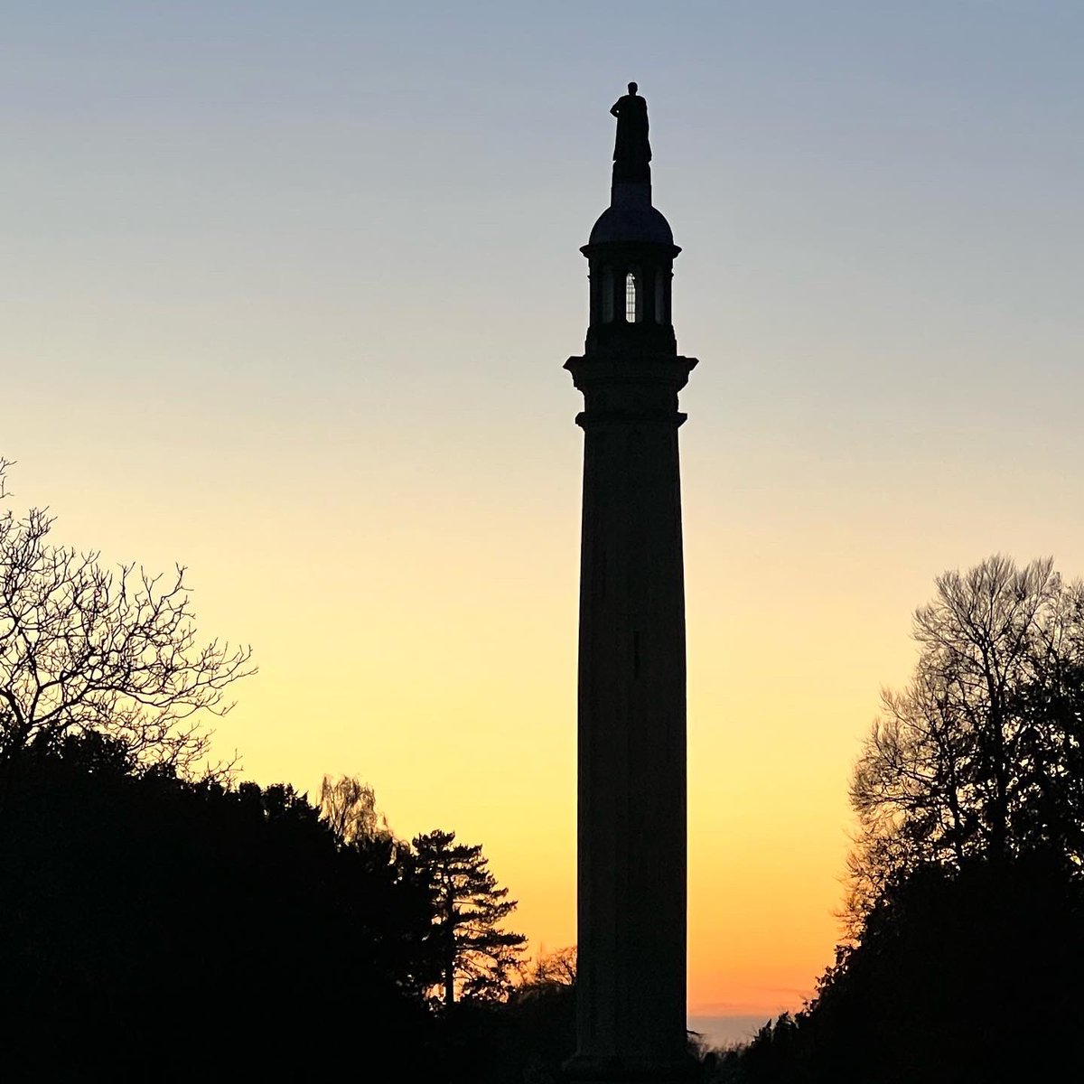 Views from the @NTStowe  parkland this evening 😍

#stowe #buckingham #nationaltrust #parkland #historiclandscape #sunset #november #monuments #everyoneneedsnature #nofilter
