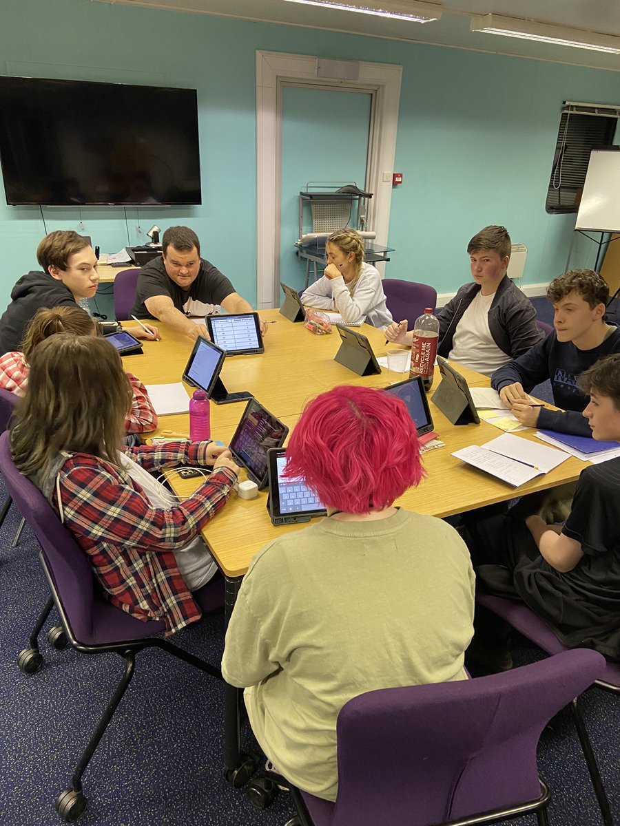 Boness_Science's tweet image. Chemistry revision with Mr Greig⚗️@LadderToSuccess @Boness_Academy #studyweekend