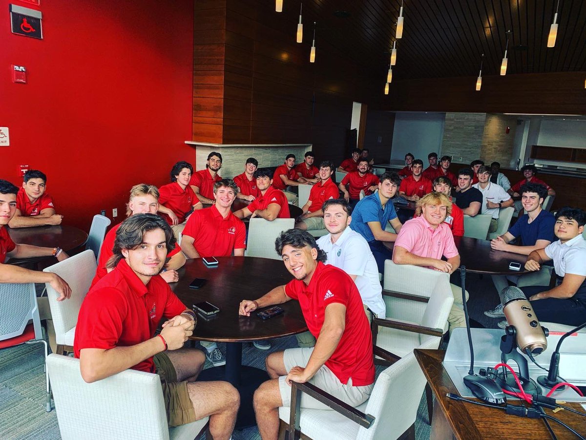sacredheartbsb's tweet photo. Team Luncheon to get Pios past, present and future together 💪

A special thanks to the alumni who came back and toured West Campus with our graduate students! 

#RollPios https://t.co/kANtZg5iDV
