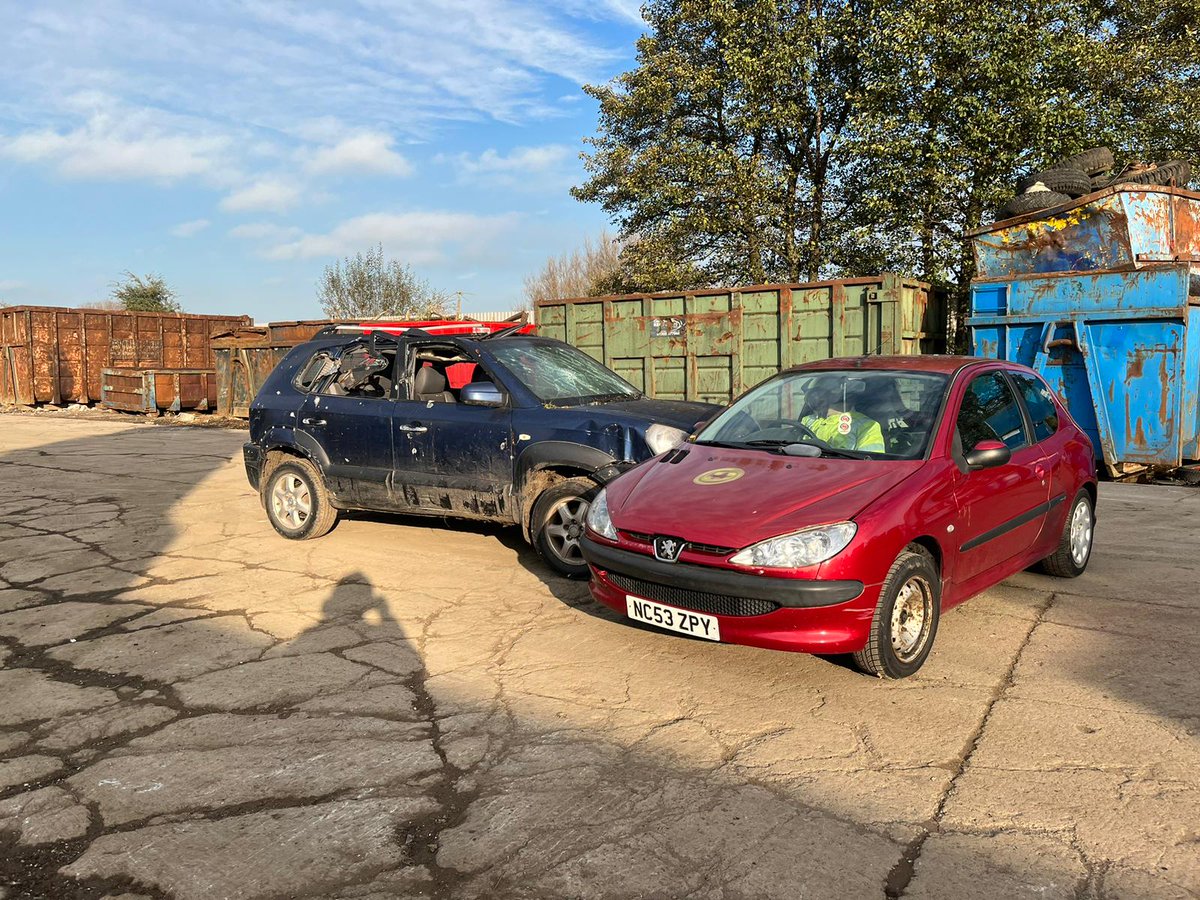 65Glastonbury's tweet photo. Today the Heavy Rescue team at Glastonbury trained in vehicle relocation @UKROChair @_ukro @AFRSAvonmouth @SWFireandRescue  
Covering manual, Heavy winching, hydraulic and lifting equipment to create space and easy access to casualties reducing entrapment times https://t.co/K9TWwQXY7S