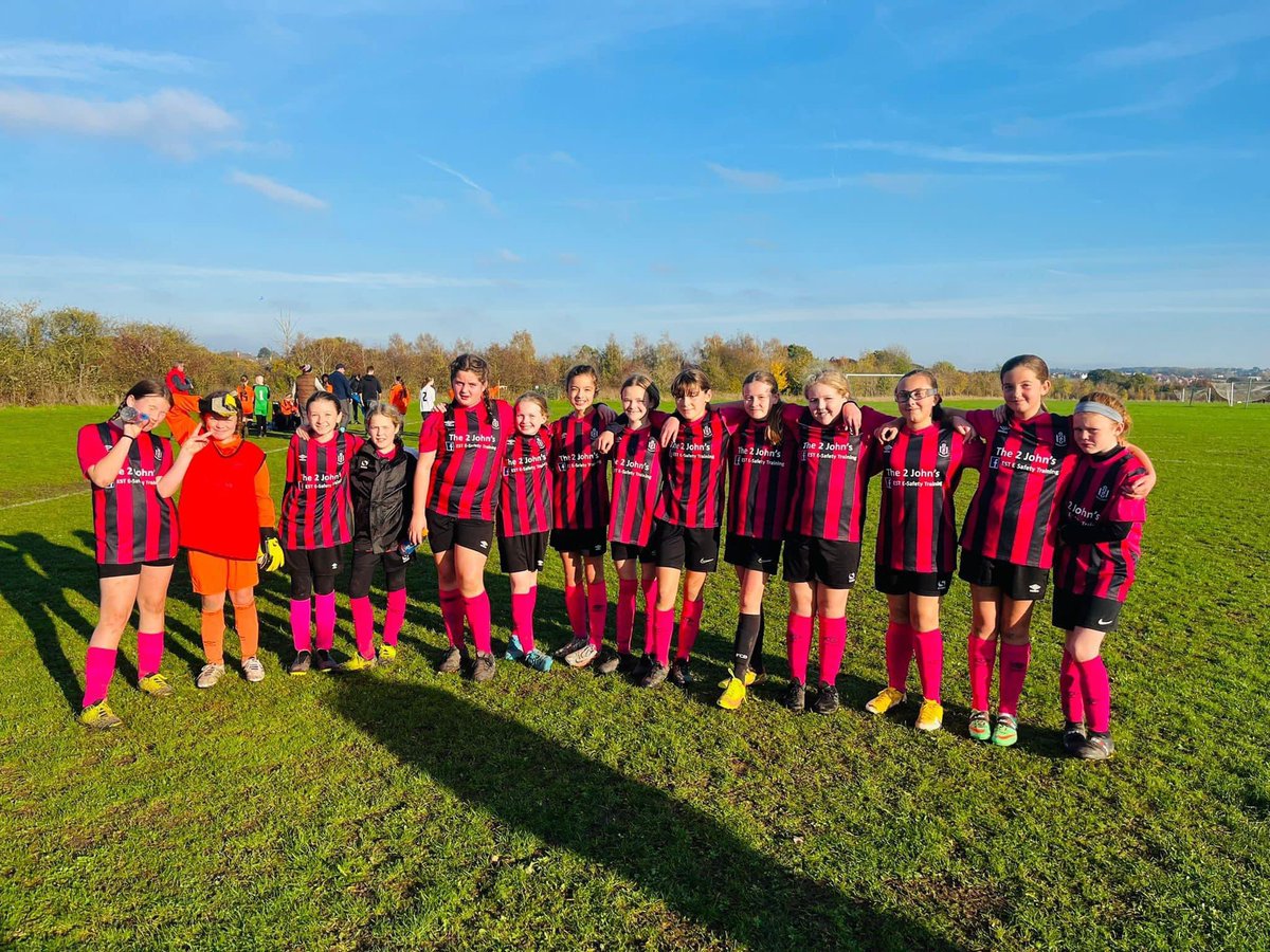 JohnsThe2's tweet photo. We are proud to be sponsoring the #ThundersleyRovers Girls Football team and hope they enjoy their season ๐#Thundersley #Essex https://t.co/sSwWB0NHjT
