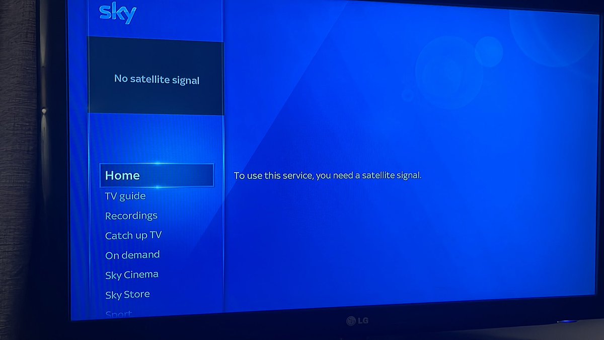 jonosimms's tweet photo. @SkyHelpTeam had this on our screen since this morning. Can’t even access our recorded programmes or the app (Netflix, etc) https://t.co/TBmOYQraK4