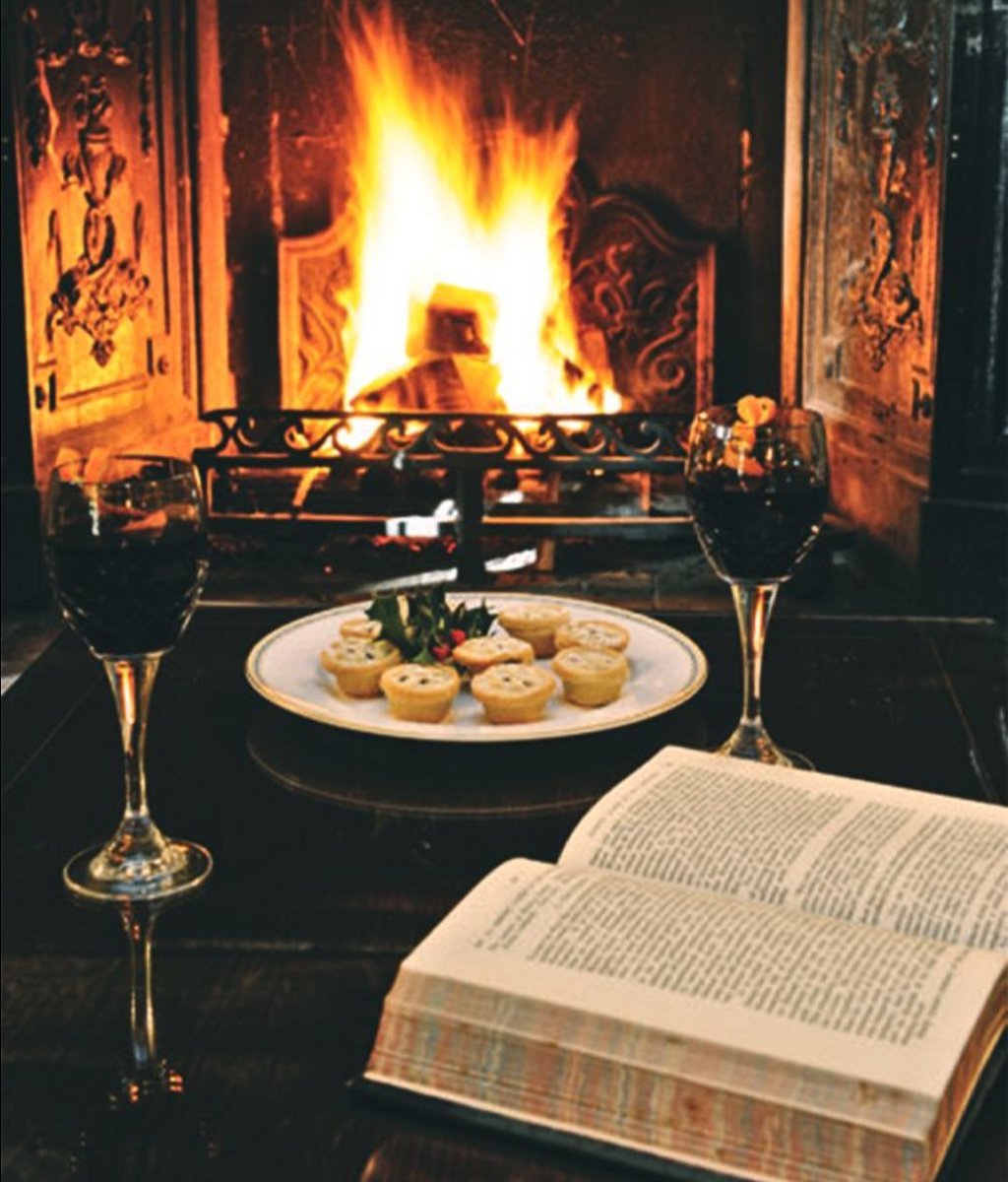 Quando piove che cos'è
Che mi fa star bene
Che succede dentro me
Che non so spiegare
Le parole mancano
Sembrano svanire
Certe cose iniziano
Ma non hanno fine🎶

Buona serata...