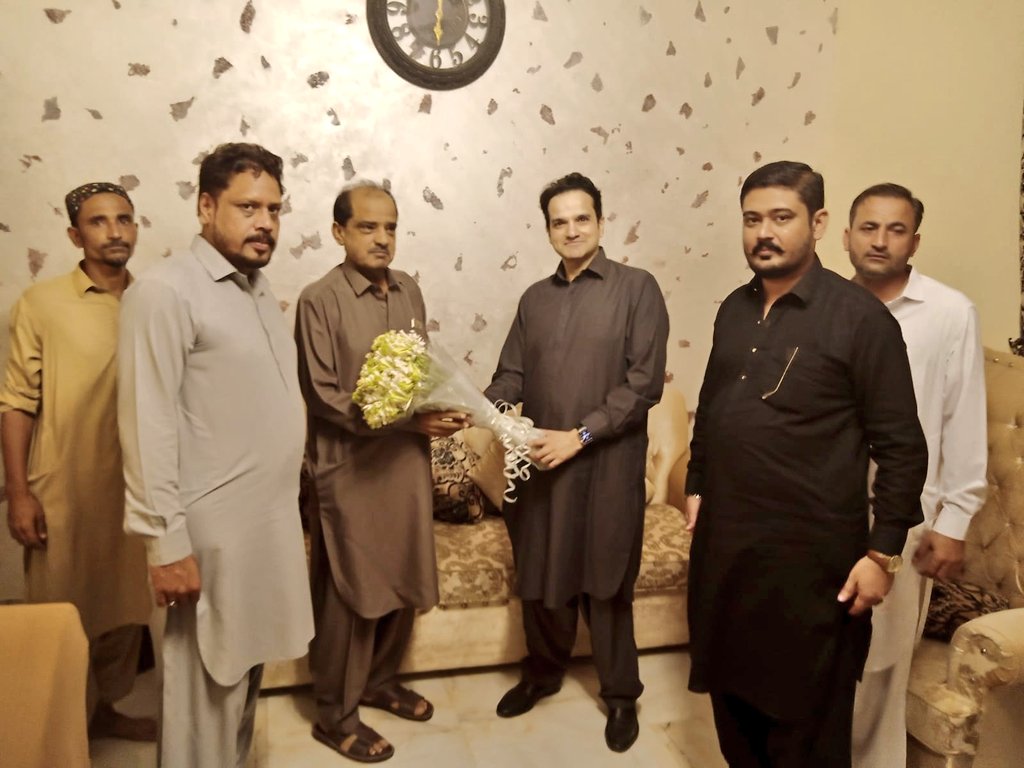 TEAMALIRASHIDP1's tweet photo. سابق ایم این اے و جنرل سیکرٹری پیپلز بزنس فورم سندھ علی راشد نے سابق ایم پی اے اور پیپلز پارٹی کے الیکشن سیل انچارج ضلع کورنگی سید وقار شاہ کے گھر جا کر ان کی خیریت دریافت کی۔

 پی پی پی کے نامزد یوسی 3 کے چیئرمین عرفان خان، نوید الرحمان بھی علی راشد بھائی کے ہمراہ تھے۔ https://t.co/fhOIHj7BpT