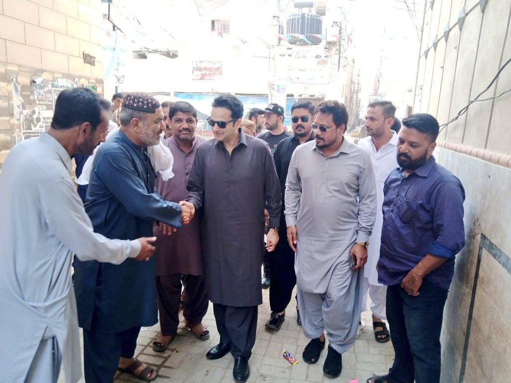 TEAMALIRASHIDP1's tweet photo. سابق ایم این اے و جنرل سیکرٹری پیپلز بزنس فورم سندھ علی راشد نے سابق ایم پی اے اور پیپلز پارٹی کے الیکشن سیل انچارج ضلع کورنگی سید وقار شاہ کے گھر جا کر ان کی خیریت دریافت کی۔

 پی پی پی کے نامزد یوسی 3 کے چیئرمین عرفان خان، نوید الرحمان بھی علی راشد بھائی کے ہمراہ تھے۔ https://t.co/fhOIHj7BpT