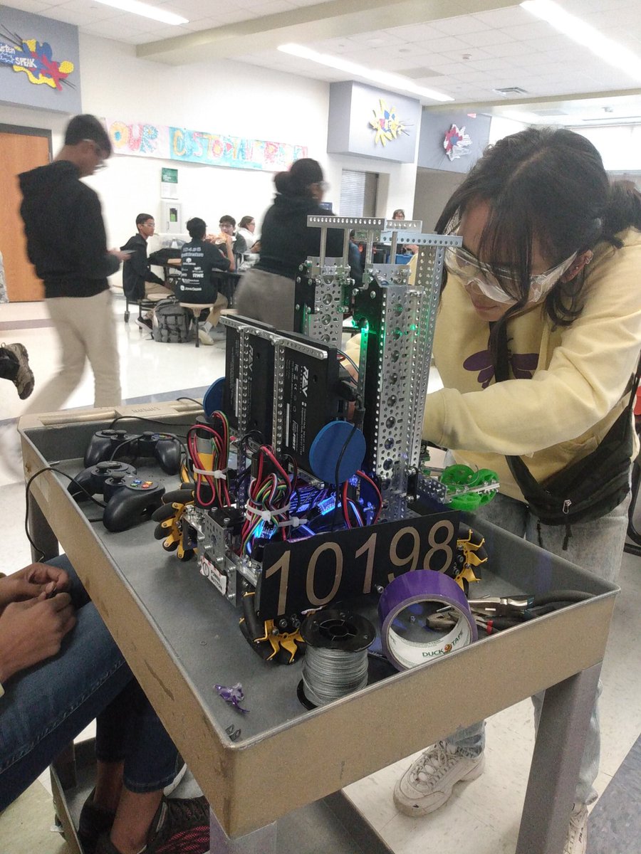 G.L.O.W. Robotics tweet media