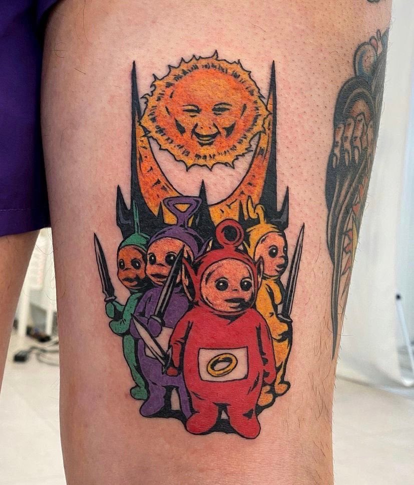 Este es el tatuaje maldito de El Señor de los Anillos, si no lo compartes tendrás mala suerte el resto del año.