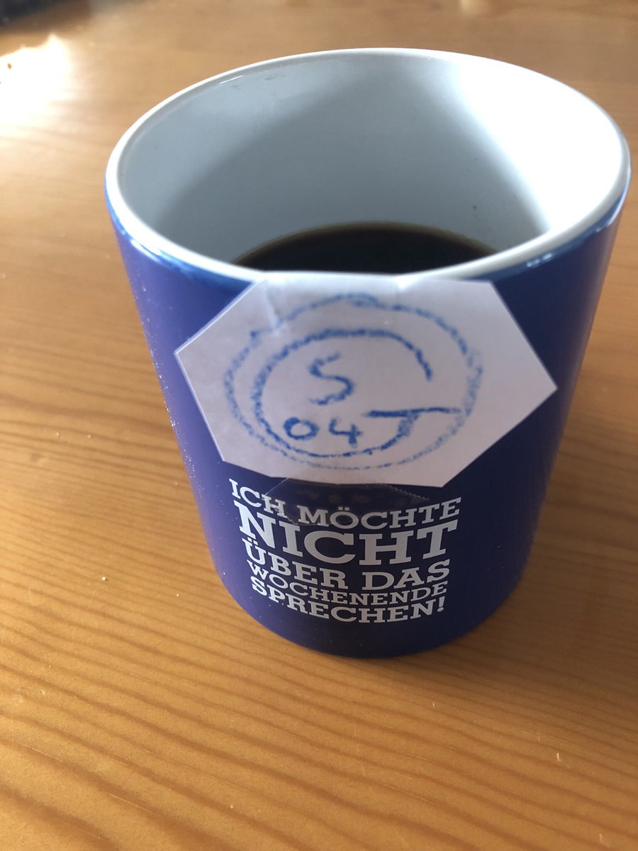 simon_rusch_cgn's tweet photo. Wirke kleine blaue @ungluecktasse04, wirkeeee!!!!🙏🍀🚫 #S04 #Schalke #S04FCB #S04Unglueckstasse #DieBlaueMussWeg #DBMW https://t.co/VJP6SGxOa6