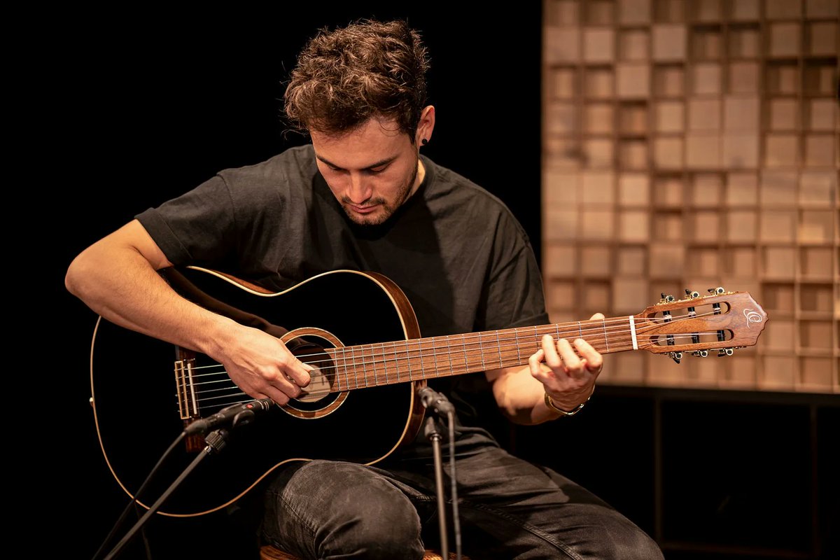 Our Performer Series features traditional Spanish heel construction with modern appointments. More info: buff.ly/3TtDEpw 

#ortegaguitars #guitars