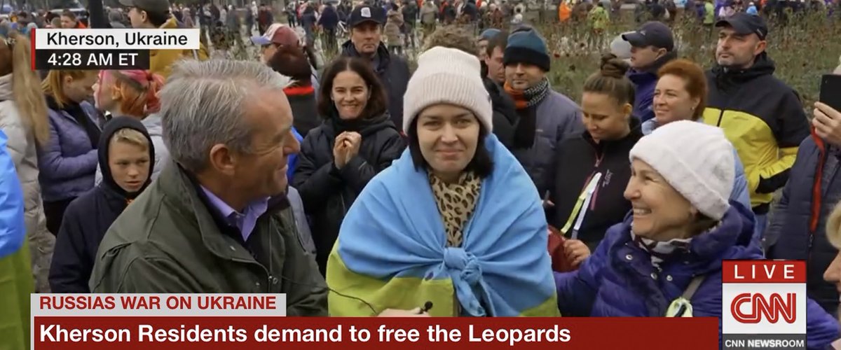 Live : Kherson residents demand to free the Leopards.
Raising the Ukrainian and European flag at their maidan is a clear sign what the Ukrainians want!
<a href="/OlafScholz/">Olaf Scholz</a> #FreeTheLeopards 
<a href="/MriyaReport/">Mriya Report</a> <a href="/BalticSnowTiger/">Axel L. Jacob</a> <a href="/Makeiev/">Oleksii MAKEIEV 🇺🇦</a> <a href="/Explorer_WF/">Explorer ꑭ 🇺🇦 🇮🇱</a> <a href="/KissACoolTiger/">Cool Ukrainian-German Wildcats Дика кішка</a> @ABaerbock <a href="/Official_NAFO/">North Atlantic Fella Organization</a>