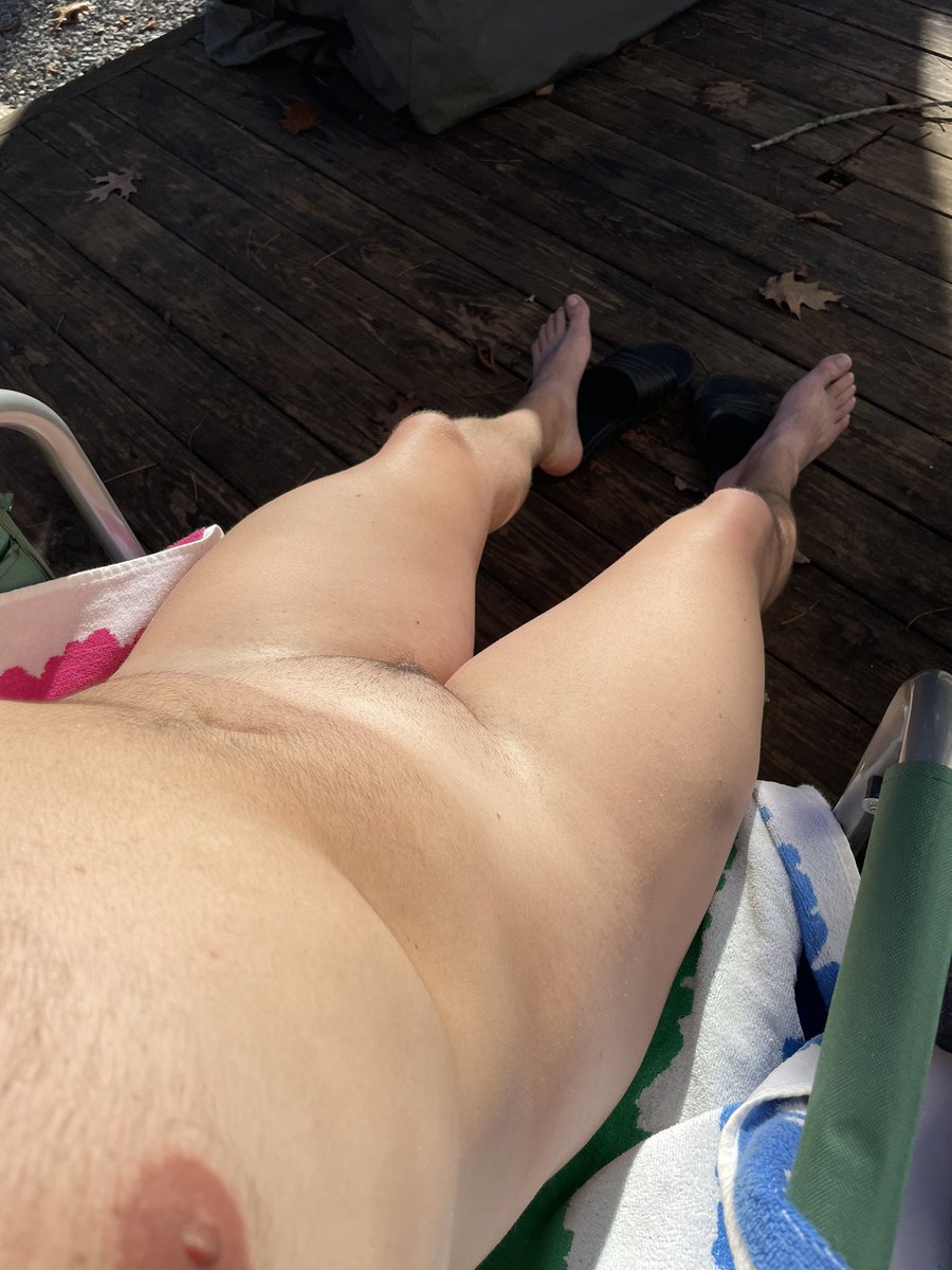 Naked Nullo Sunny in New England in November, I will take it all day long #nullo #nakedoutside