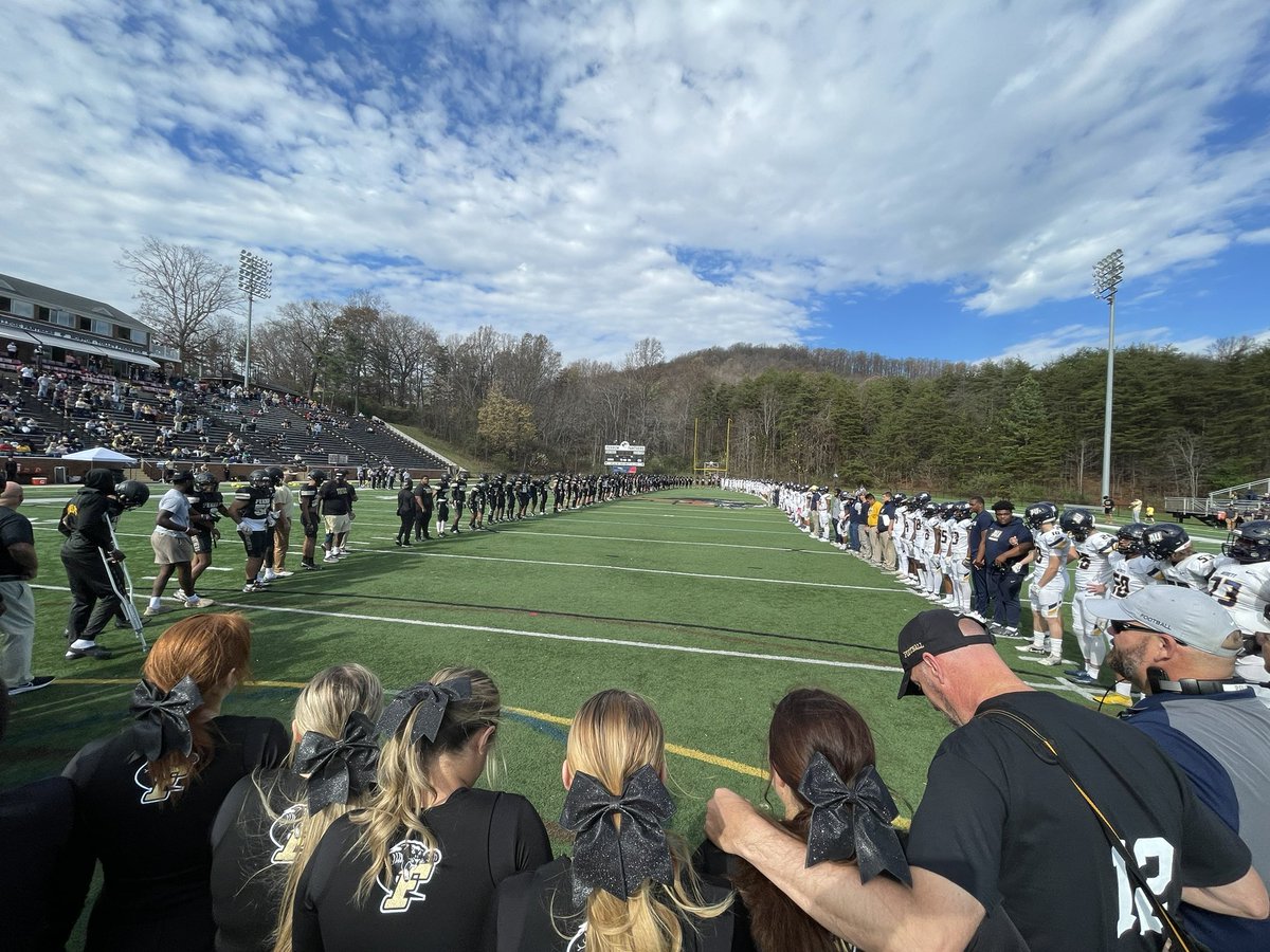 SouthernMaineAD's tweet photo. Thank you to @AverettFootball for joining with @FerrumFootball for a moment of silence to honor Will Patterson. https://t.co/W78V2lZS1c