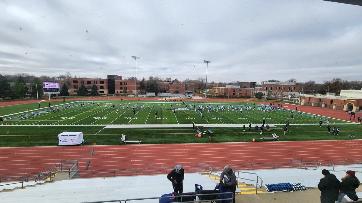 cunebulldogs's tweet photo. Good day to bundle up and watch some @CUNEFootball! https://t.co/1nK2JjiA5H