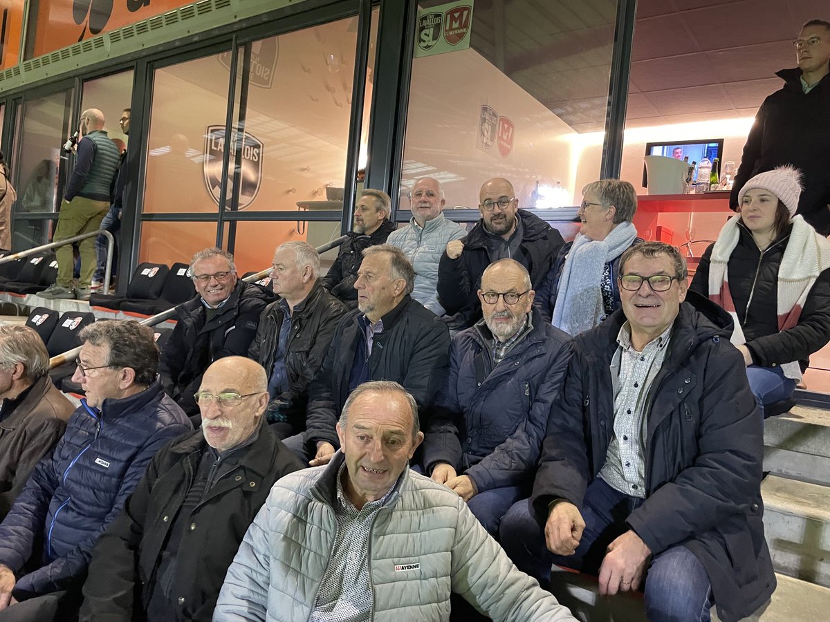 Le canton d’Ernée invité au stade Francis La Basser pour le match Laval/Valenciennes. ⁦<a href="/olivierrichefou/">Olivier Richefou</a>⁩ ⁦<a href="/Gilles_LIGOT/">Ligot Gilles</a>⁩ ⁦@regisbro1⁩