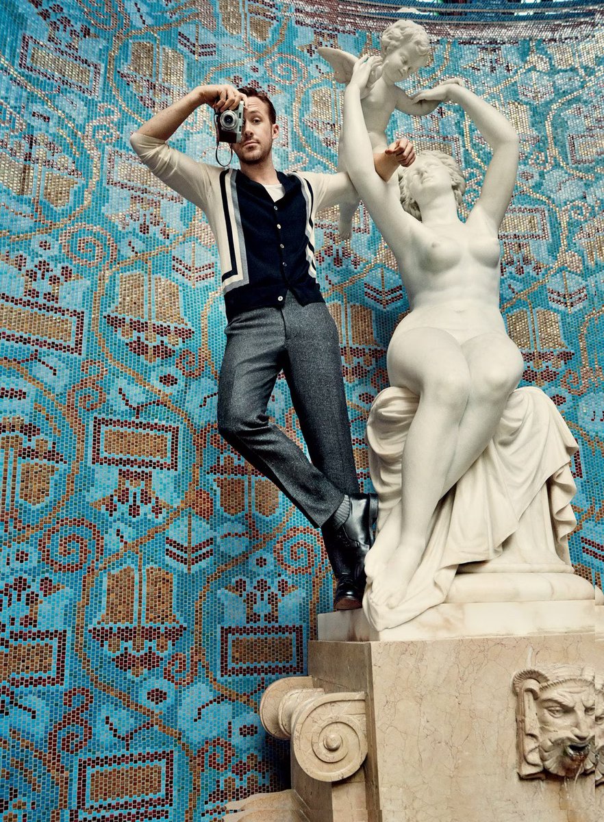 CeluloideMag's tweet photo. El cumpleañero de hoy, #RyanGosling, en sesión fotográfica con #CraigMcDean para la revista #GQ.
#CumpleañerosDelCeluloide 🎂🍿🎞️ https://t.co/gjpgtCsIx6