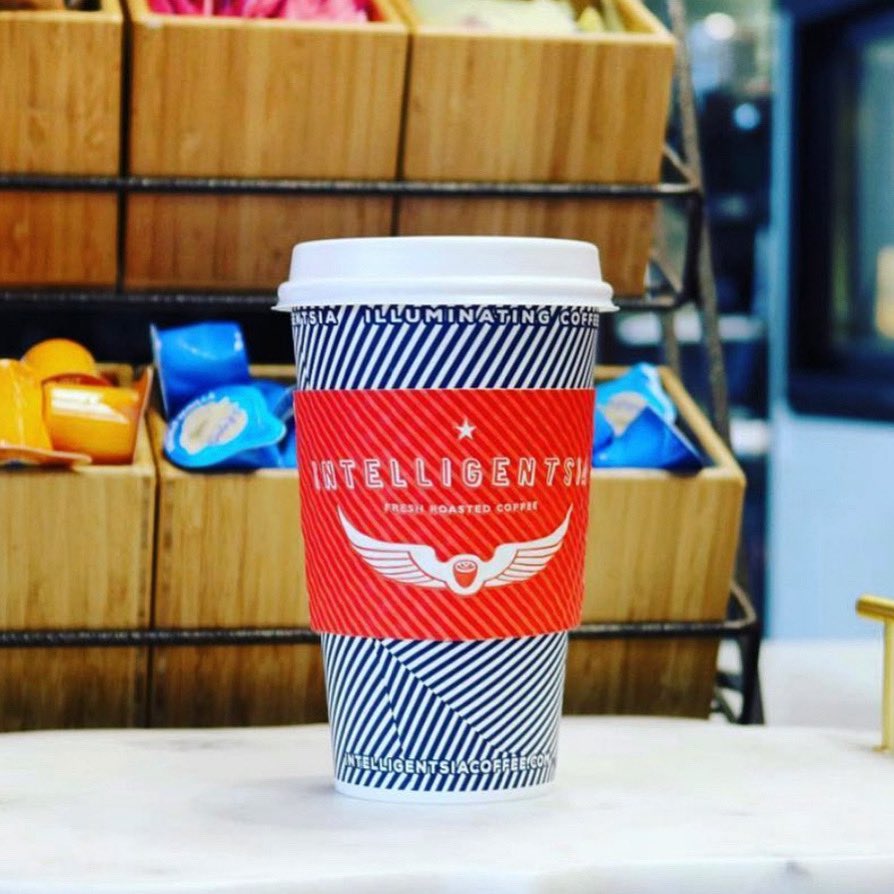 Step in and stay warm with a cup of freshly brewed @intelligentsiacoffee on this chilly Saturday, South Loop! ☕️🥶#windycity #chicagowinter 
.
.
.
#southloopchicago #shopslm #southloopliving #southlooplife #southloop #intelligensiacoffee #southloopmarket
