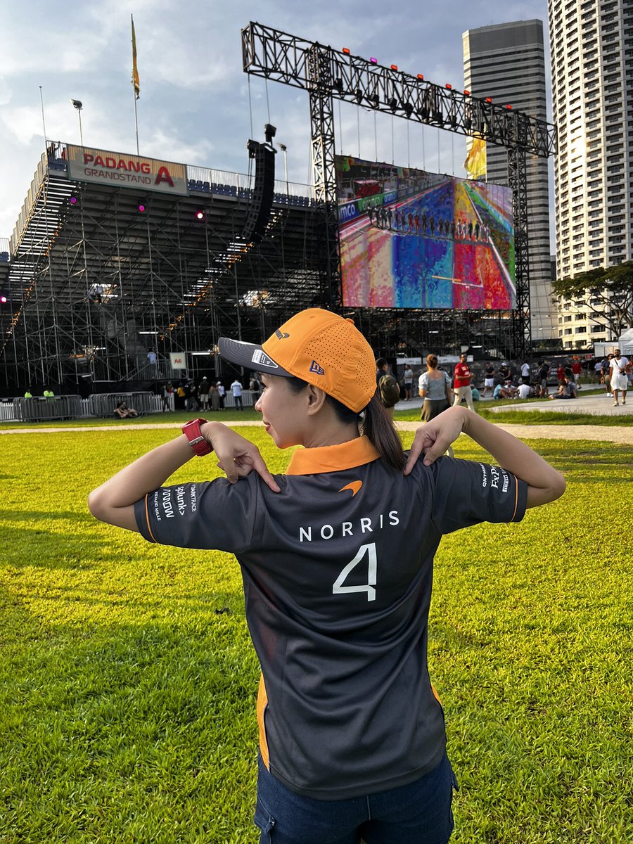 apple_solon's tweet photo. Showing some support for @McLarenF1 and @LandoNorris 🧡
#McLaren @fanslikenoother https://t.co/ylFtawy4j9