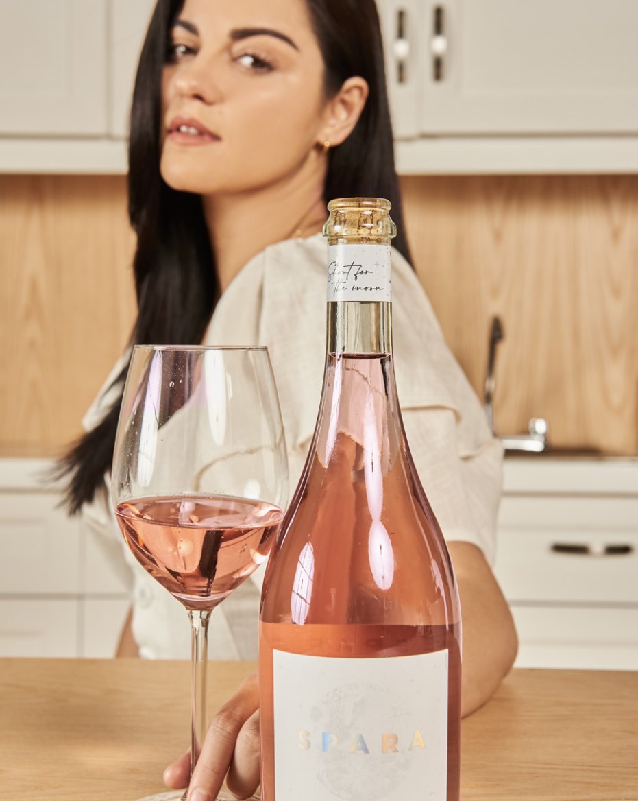 SparaWines's tweet photo. Es fin de semana; tú sabes que te mereces el descanso y una copa de vino 🍷.
#Spara de venta en 🛒 City Market y 💻 @amazonmex
https://t.co/W8QInu1VAe
#JumpIntoSpara #vino #BodegaSantaJulia #wine #VinoRosado #MaitePerroni https://t.co/TMuCmkayL8