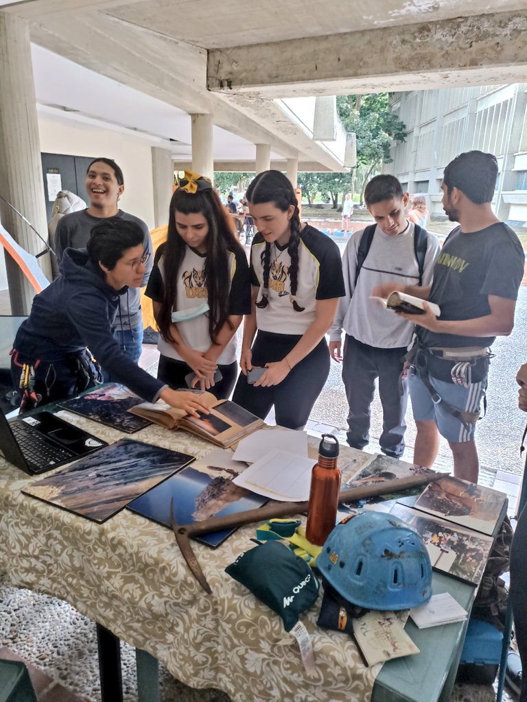 OikosUSB's tweet photo. Compartimos un poco de lo que fue nuestro stand en la semana de agrupaciones ❤️

(Si el mito es real, somos los que escalamos edificios en la Simón) https://t.co/GZK4HN3MMk