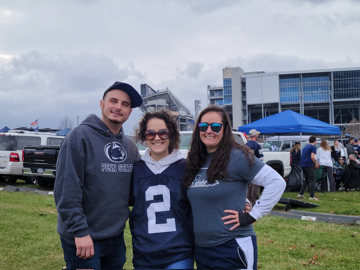 Nikki_Drake28's tweet photo. 💙🤍🏈 @beaver_stadium #wearepennstate #psupride https://t.co/fEI4XPT0mf