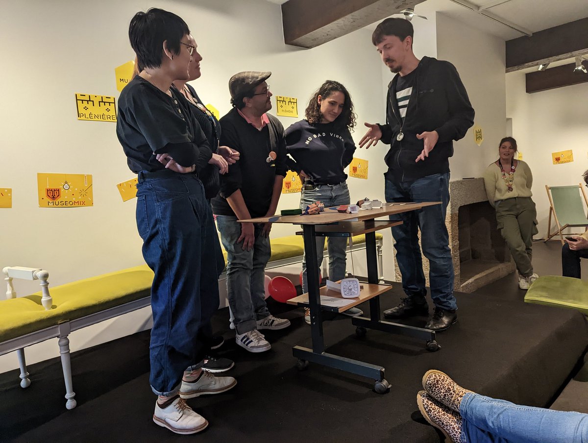 Jouer avec <a href="/LaVireeUtopique/">La Virée Utopique</a> pour reconstruire la ville...
#museomix #museomix22 #museomixndie <a href="/MuseomixNdie/">Museomix Normandie</a>