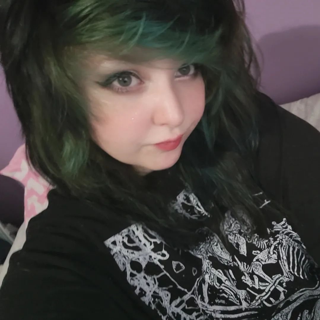 VampireFreaks's tweet photo. Obsessed with this cute selfie sent in from @kaileyfry rocking our Love Never Dies Hoodie โ ๐ค๐ฆ
#goth #alt #altfashion #gothstyle #alternative #vampirefreaks #gothfit #egirl #alternativefit #emosweater #gothsweater #gothichoodie #spookyhoodie #emofashion #Emohoodie #emofashion https://t.co/rNDpDLs2yj
