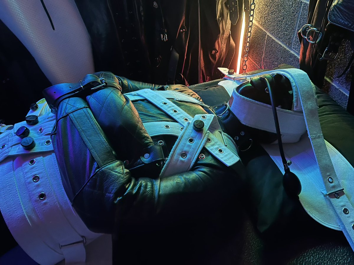 GooseJersey's tweet photo. After his ride from the airport, blindfolded, gagged, and mitted, I let @Gear_FX test out the #leatherstraitjacket and #segufix while I ate dinner. When I was done eating, you know I had to spend some time with those beautiful feet, which he *definitely* enjoyed. 😈👣

#gaybdsm https://t.co/6251kkLbJ0
