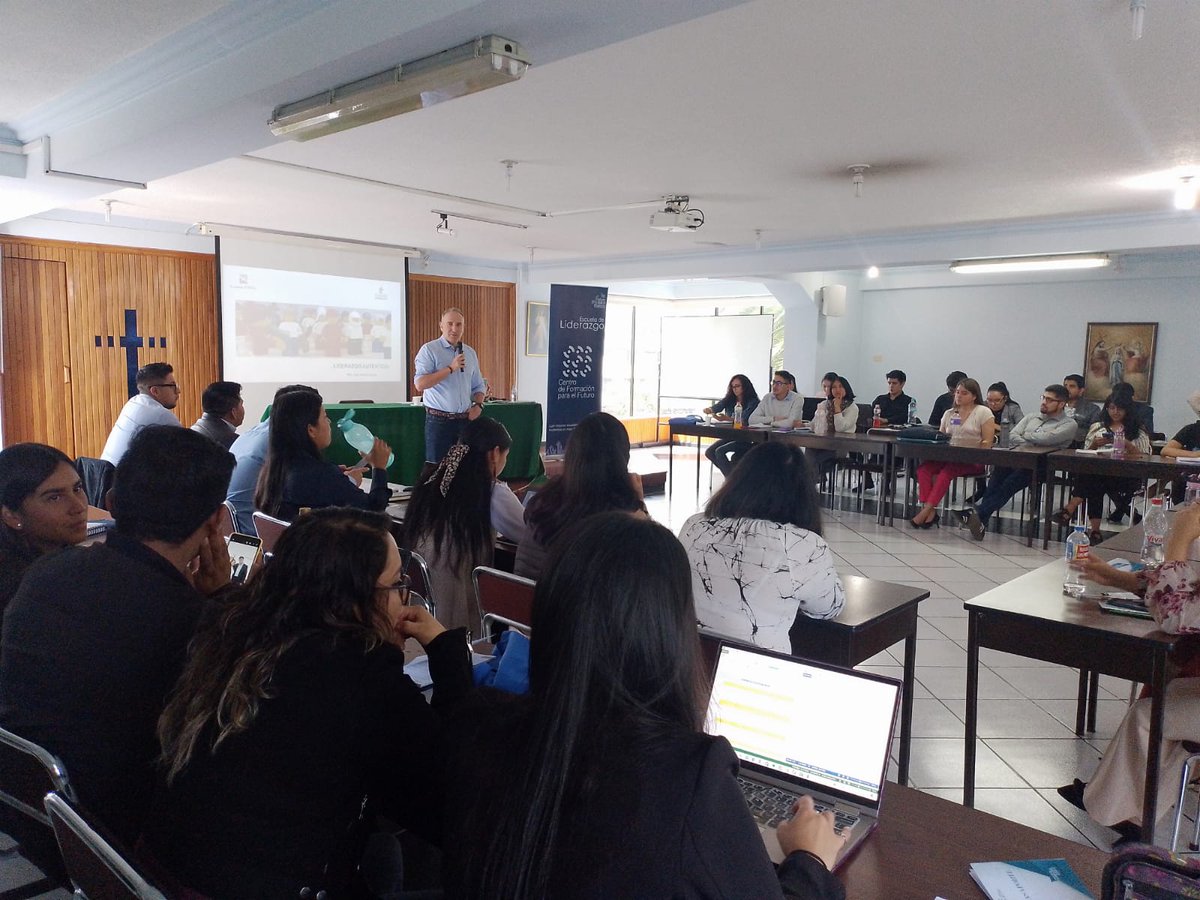 FundacionFidal's tweet photo. De igual forma, nos acompañó el exbecario Elkin Velastegui, y los #JóvenesLíderes 🧑🏻🎓👩🏽🎓conversaron sobre #Liderazgo Ético con José Andrés Cortés, experto en inteligencia emocional, coaching y liderazgo educativo 🤝.
Con el auspicio de: #Pharmabrand, #CRISFE,
@Roland_ec https://t.co/FdBPCluOPb