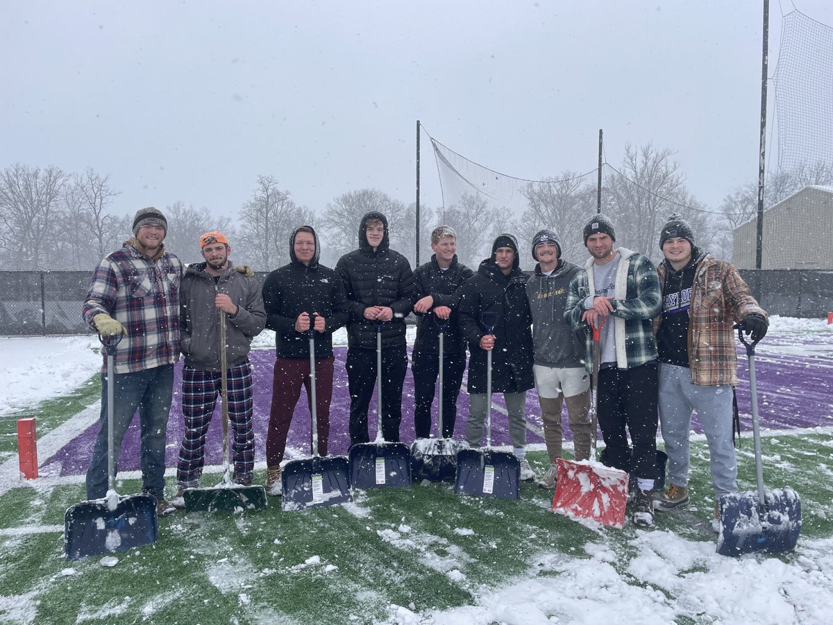 Last minute shovel crew for the football game.  

Finish strong boys!  ⁦<a href="/taylor_football/">Taylor Football</a>⁩