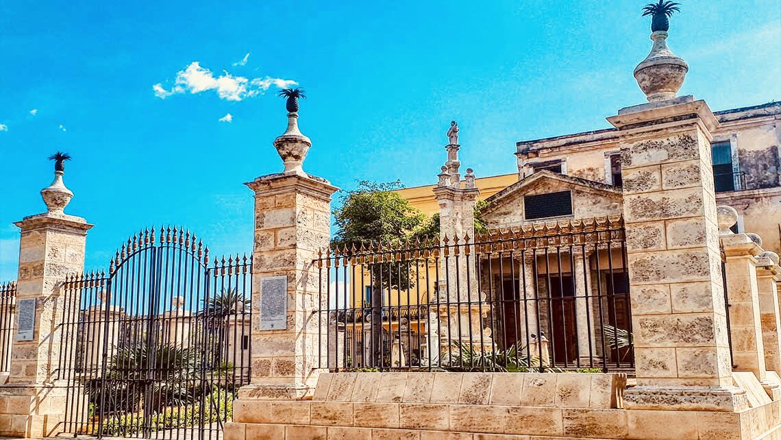 sondosalas's tweet photo. El #Templete is another of the #buildings of great #historical character, in the Plaza de Armas in Old Havana.
It was the first #neoclassical construction in the #Cuban capital, and one of the #civil works that has most influenced the #architecture of the island
.
.
.
#sondosalas https://t.co/Rwk44XgHTs